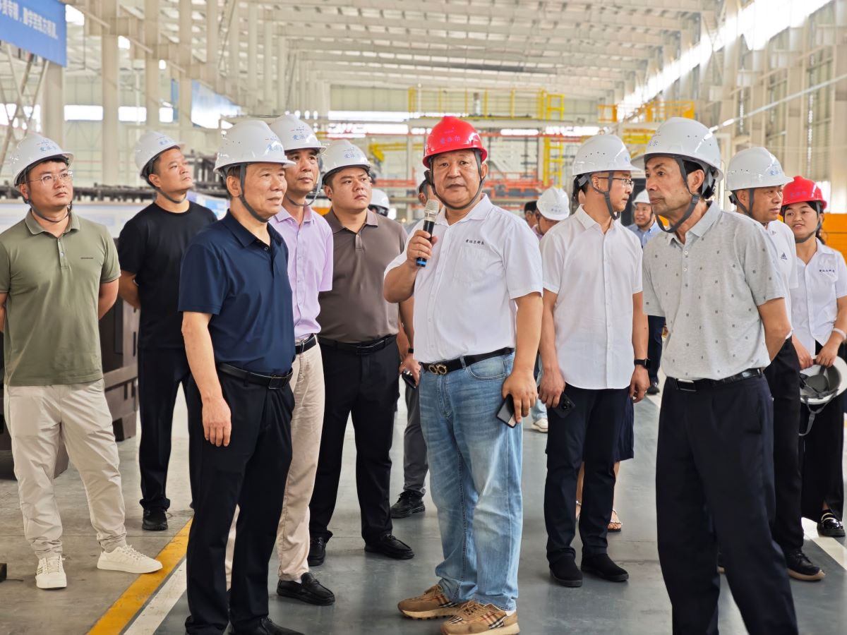 對標先進，共謀發(fā)展——新化縣企業(yè)家代表團赴婁星產(chǎn)業(yè)開發(fā)區(qū)考察學(xué)習(xí)